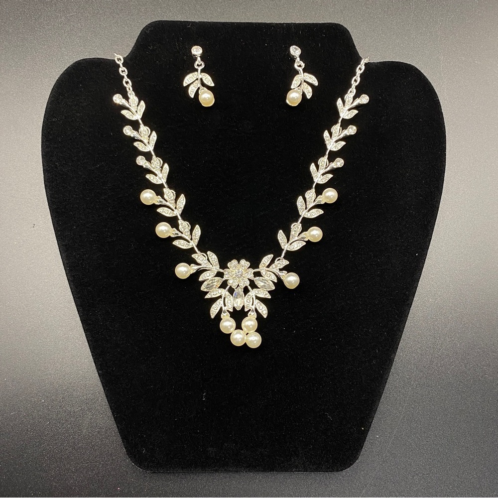 Rhinestone & Imitation Pearl Necklace Pierced Dangle Earrings Set